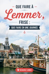 Vue panoramique de Lemmer et de ses canaux en Hollande, paysage typique de la campagne néerlandaise.