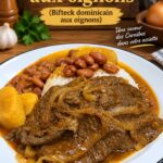 Bistec Encebollado servi avec des oignons caramélisés
