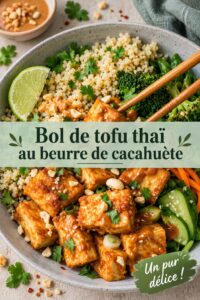 Bowl coloré de tofu et quinoa avec des légumes frais