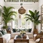 Intérieur d'une pièce décorée dans un style colonial britannique avec des couleurs chaudes et des meubles en bois.