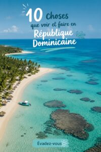 Plage de sable blanc en République Dominicaine avec des palmiers