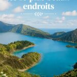 Un panorama des paysages luxuriants des Açores avec ses montagnes et ses lacs.