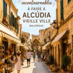 Vue panoramique du vieux centre d'Alcúdia avec ses ruelles pavées