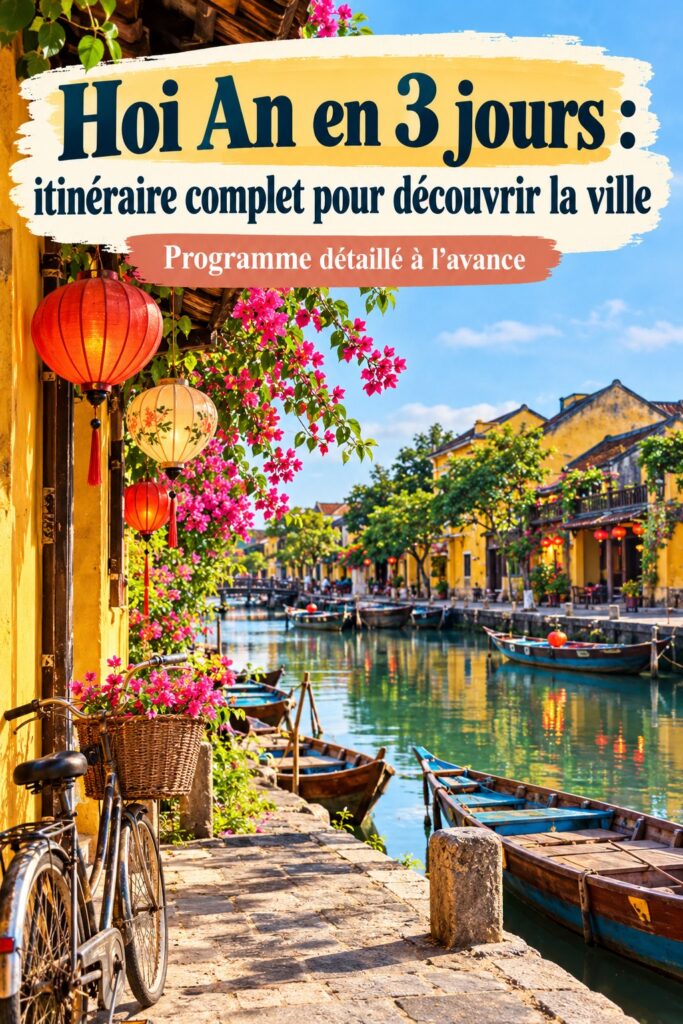 Vue panoramique de la vieille ville de Hoi An au coucher du soleil, montrant son architecture traditionnelle.