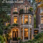 Une belle maison à Amsterdam avec des détails architecturaux colorés.