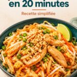 Pad Thaï au poulet maison avec sauce et légumes frais