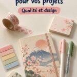 Une collection colorée de papeterie japonaise comprenant des carnets et des stylos créatifs.