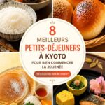 Une vue d'ensemble d'un petit-déjeuner typiquement japonais à Kyoto, avec riz, poisson grillé et légumes marinés.