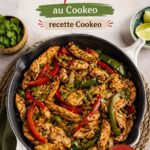 Plat de poulet mexicain aux poivrons préparé au Cookeo, présenté avec des touches mexicaines.