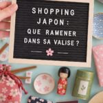 Femme avec une valise ouverte pleine de souvenirs du Japon