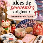 Souvenirs typiques japonais réunis sur une table, incluant des objets artisanaux
