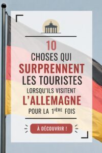 Vue d'un paysage allemand typique avec un château et des montagnes en arrière-plan.