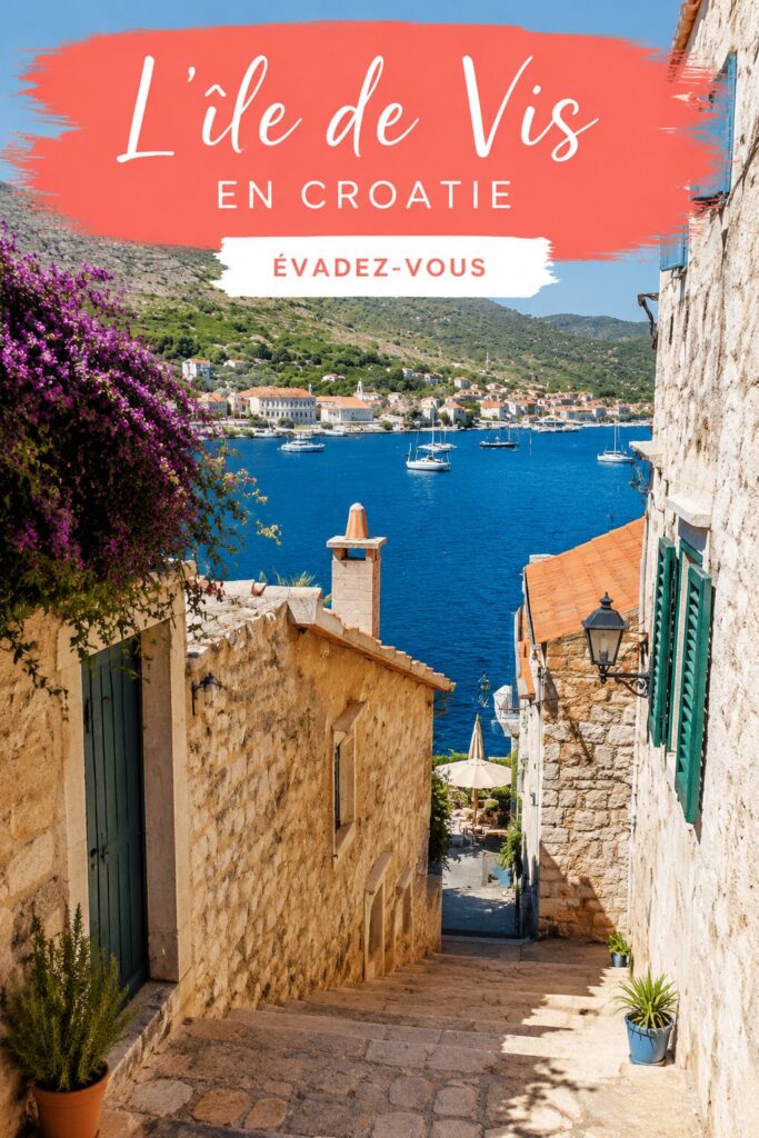 Vue panoramique de l'île de Vis en Croatie avec son eau cristalline et ses plages de sable fin.