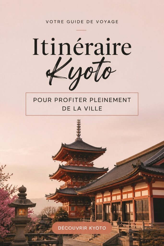 Vue panoramique d'un temple emblématique de Kyoto, entouré de cerisiers en fleurs